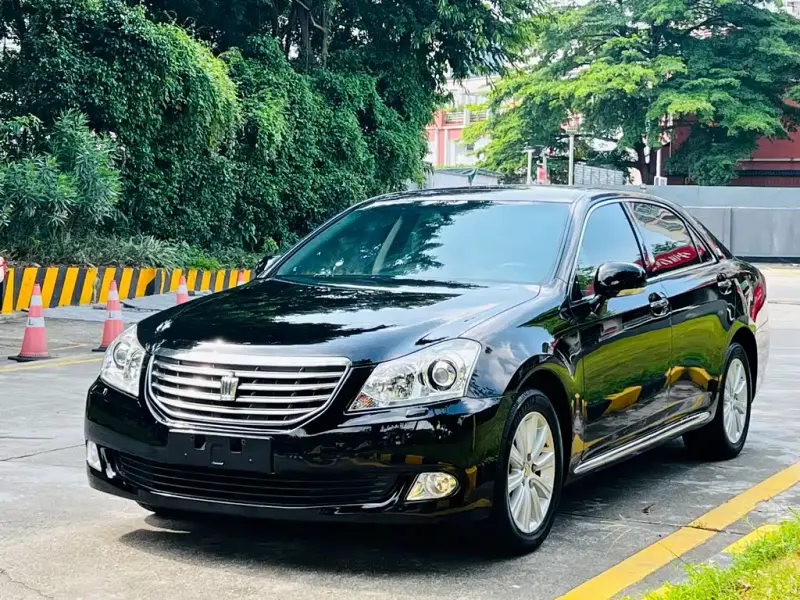 Toyota Crown, 2011