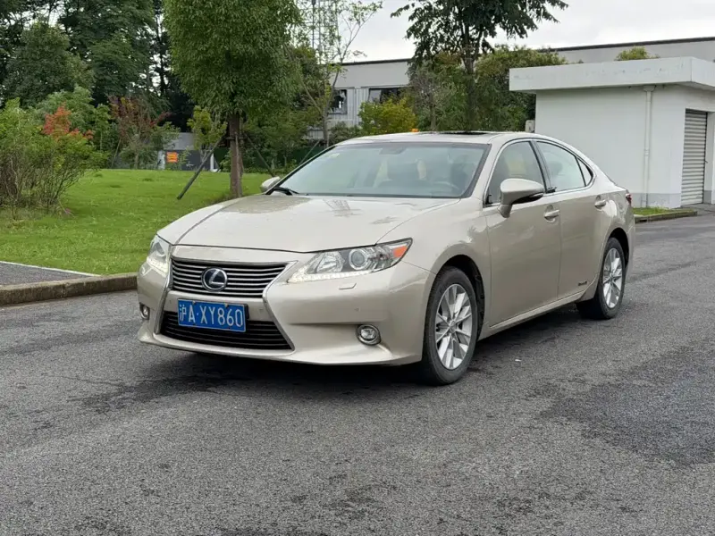 Lexus ES, 2015