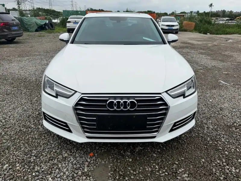 Audi A4L, 2018 — фото 1