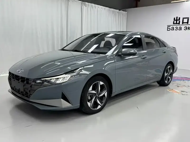 Hyundai Elantra, 2022