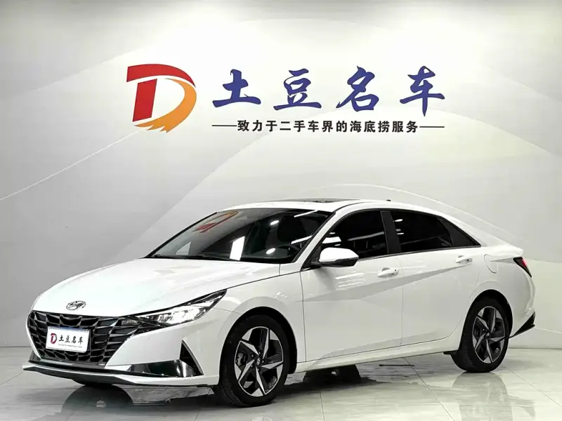 Hyundai Elantra, 2022