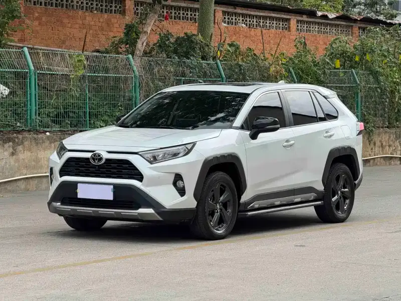 Toyota RAV4, 2023 — фото 1