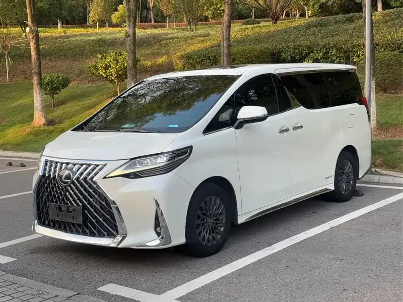 Lexus LM, 2021