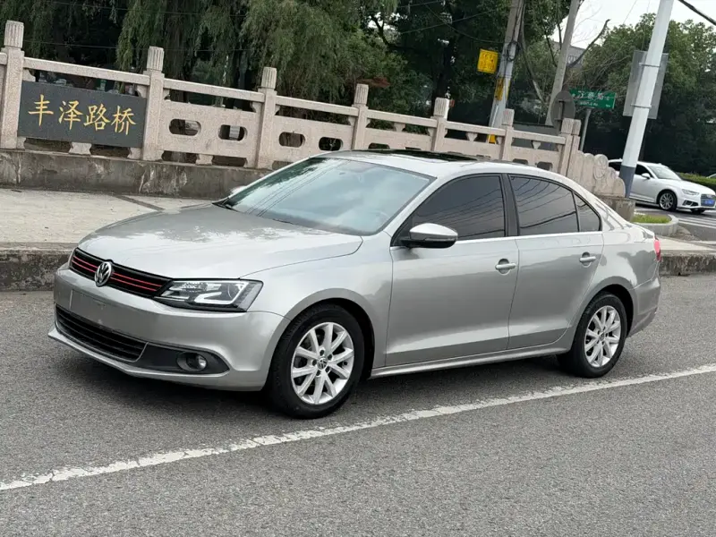Volkswagen Sagitar, 2012