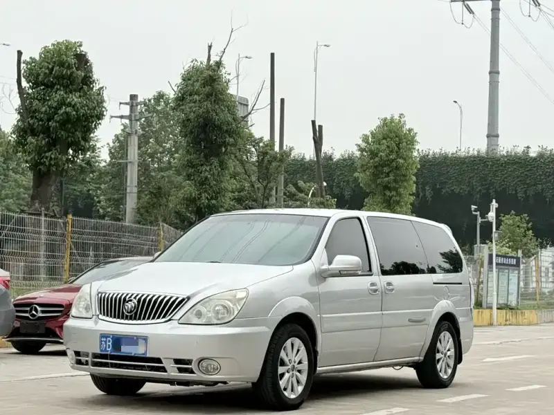 Buick GL8, 2013