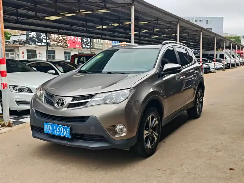 Toyota RAV4, 2015 — фото 1