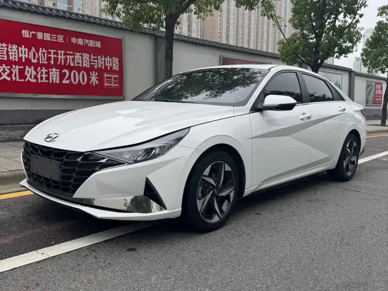 Hyundai Elantra, 2022