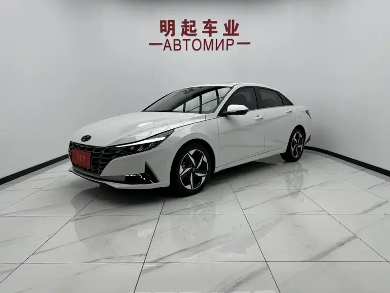Hyundai Elantra, 2022