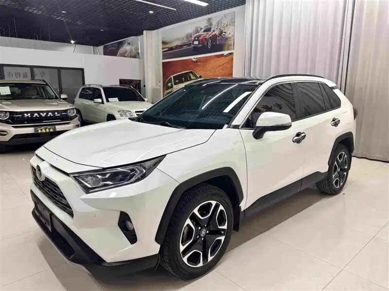 Toyota RAV4, 2020 — фото 1
