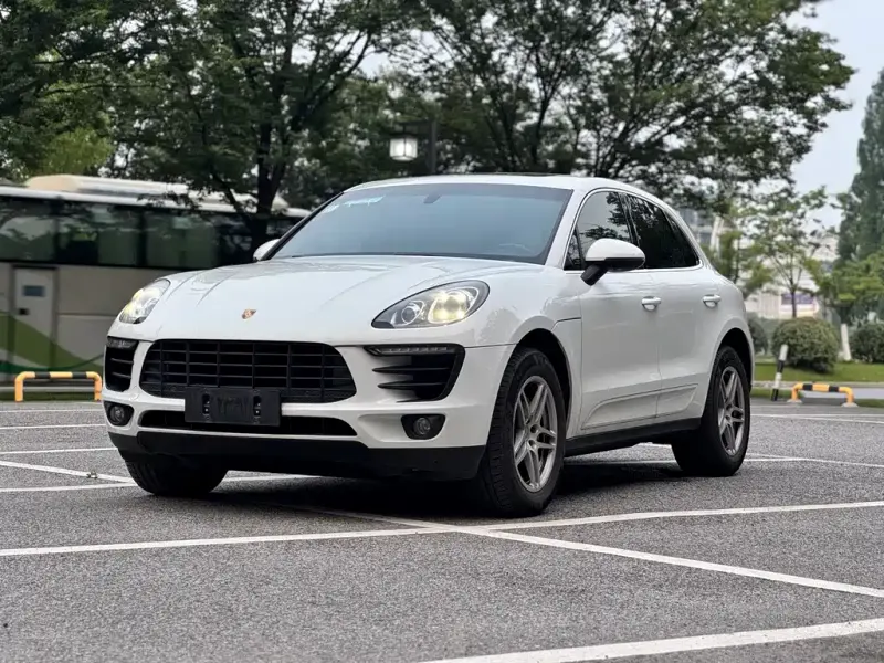Porsche Macan, 2015