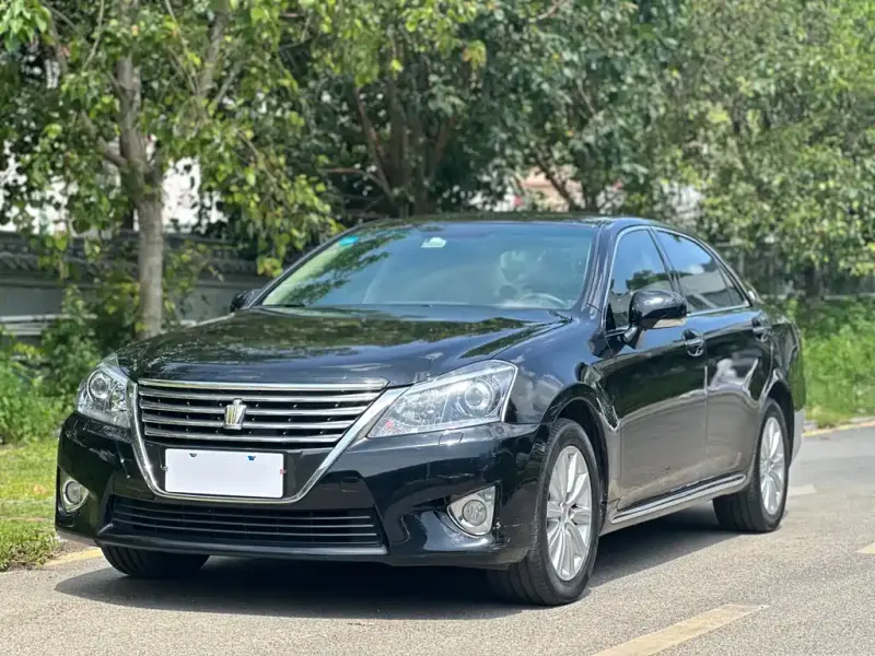 Toyota Crown, 2015