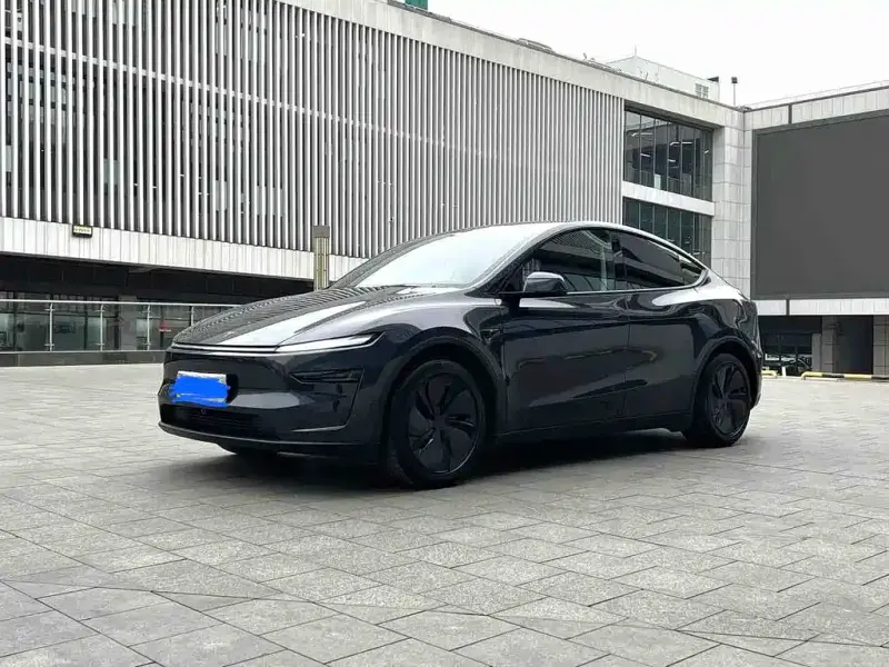 Tesla Model Y, 2025