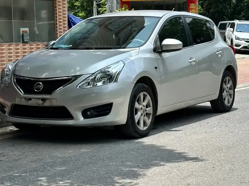 Nissan Tiida, 2012 — фото 1