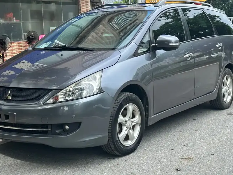 Mitsubishi Grandis, 2011