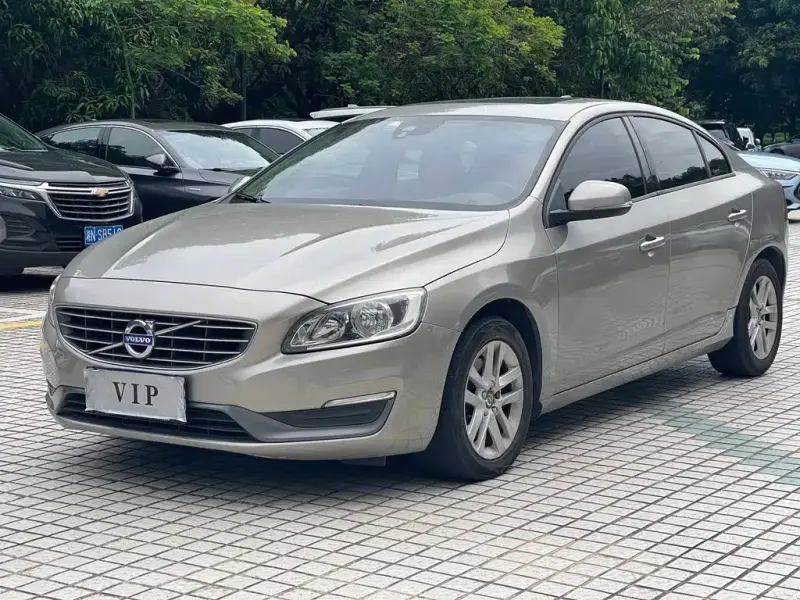Volvo S60, 2015 — фото 1
