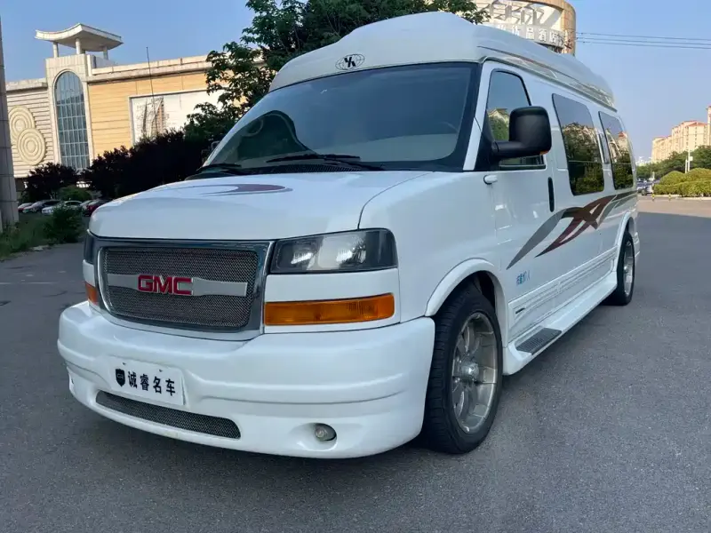 GMC Savana, 2013