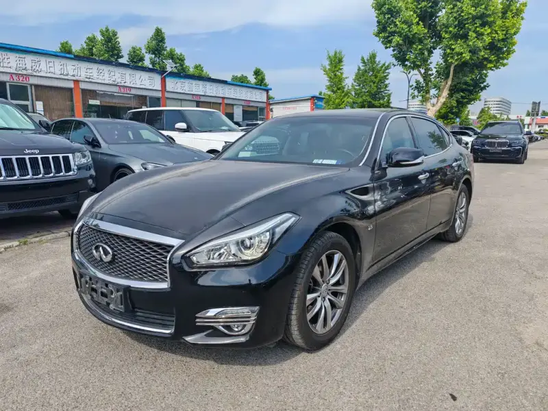 Infiniti Q70, 2015