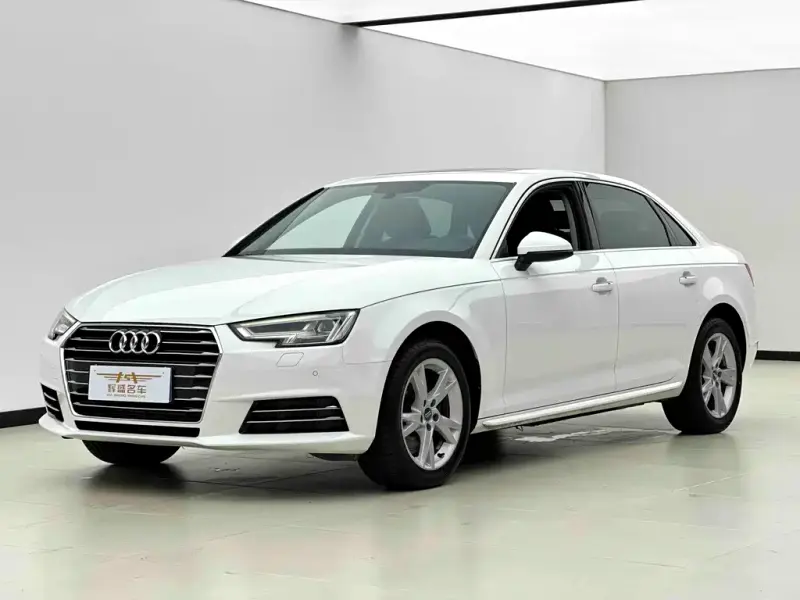 Audi A4L, 2018 — фото 1