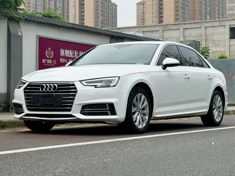 Audi A4L, 2019 — фото 1