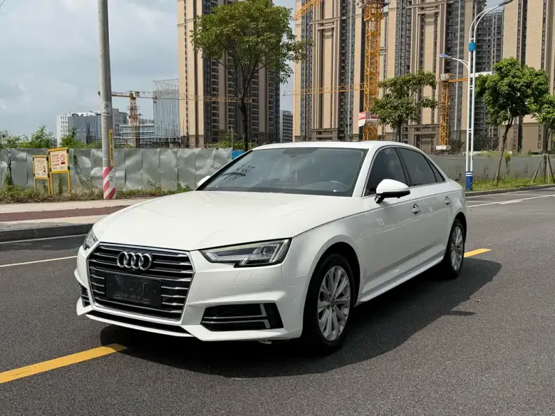 Audi A4L, 2019 — фото 1