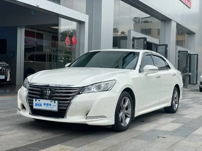 Toyota Crown, 2016