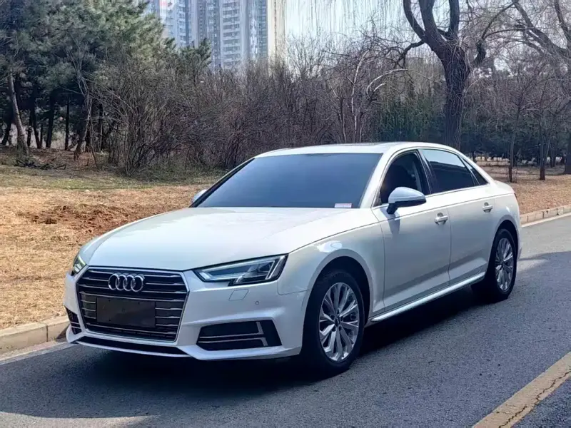 Audi A4L, 2019 — фото 1