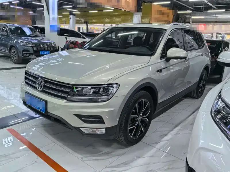 Volkswagen Tiguan L, 2020 — фото 1