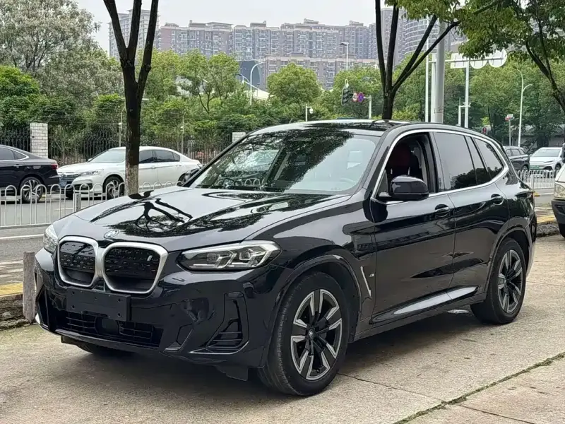 BMW iX3, 2023