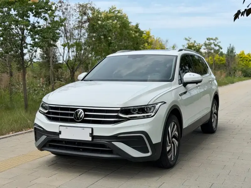 Volkswagen Tiguan L, 2023 — фото 1