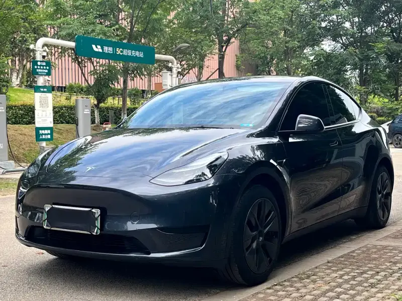 Tesla Model Y, 2024