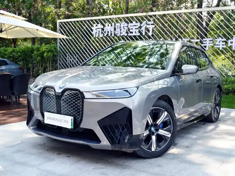 BMW iX, 2025