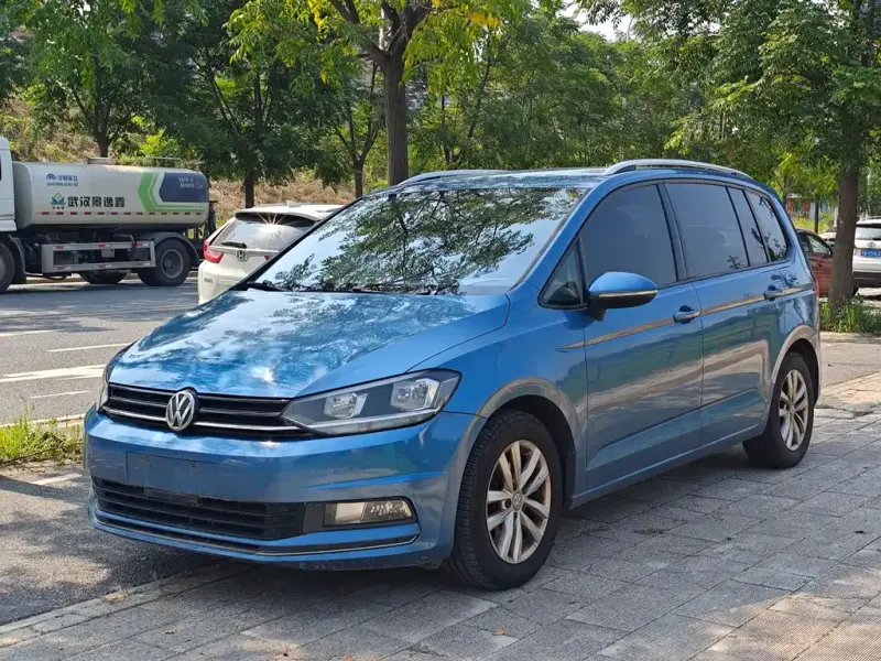 Volkswagen Touran, 2017 — фото 1