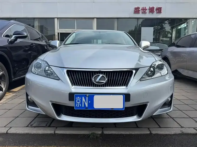 Lexus IS, 2011