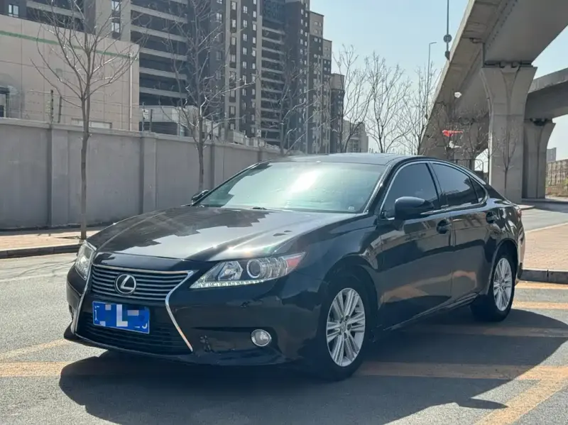 Lexus ES, 2013 — фото 1