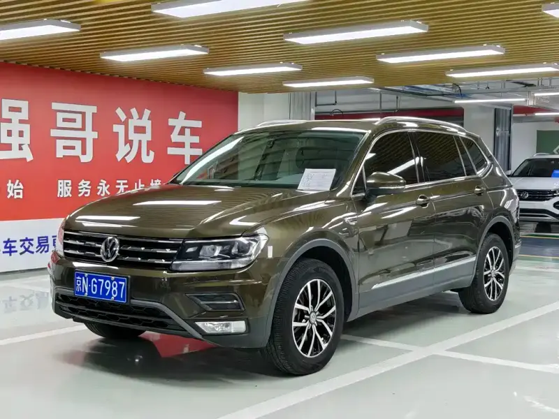 Volkswagen Tiguan L, 2018 — фото 1