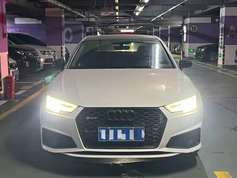 Audi A4L, 2019 — фото 1