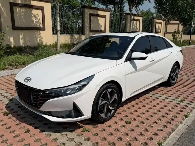 Hyundai Elantra, 2022