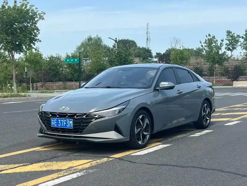 Hyundai Elantra, 2022 — фото 1