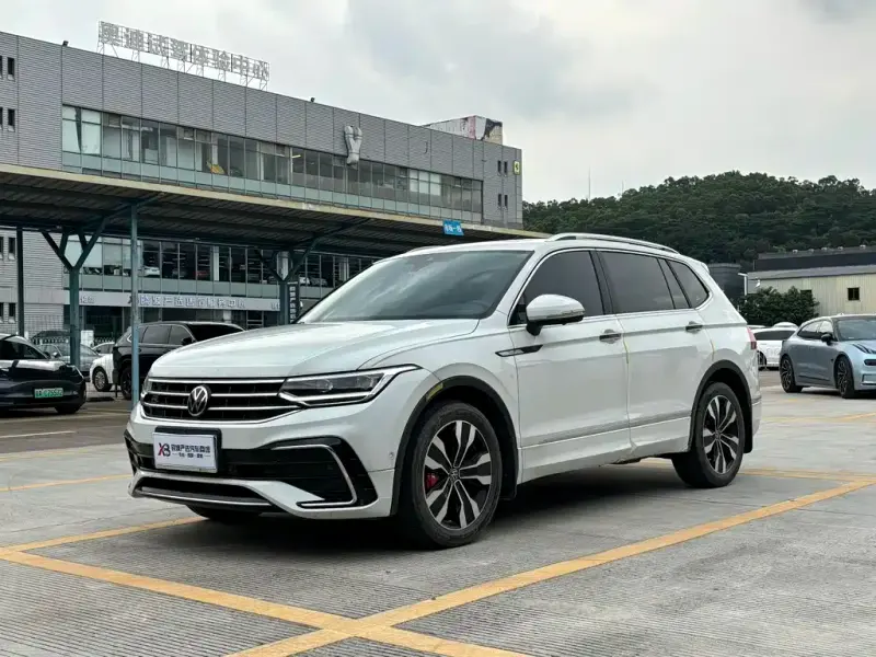 Volkswagen Tiguan L, 2023 — фото 1