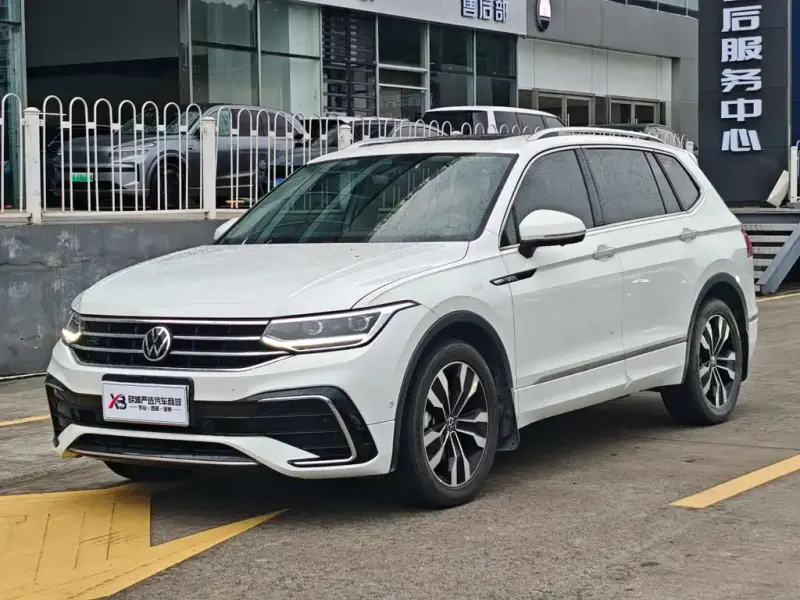 Volkswagen Tiguan L, 2023 — фото 1