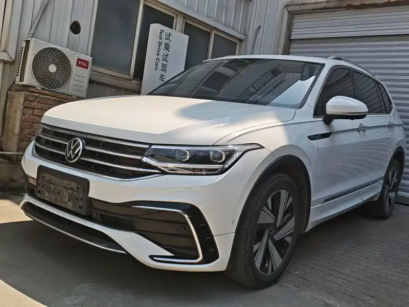 Volkswagen Tiguan L, 2023 — фото 1