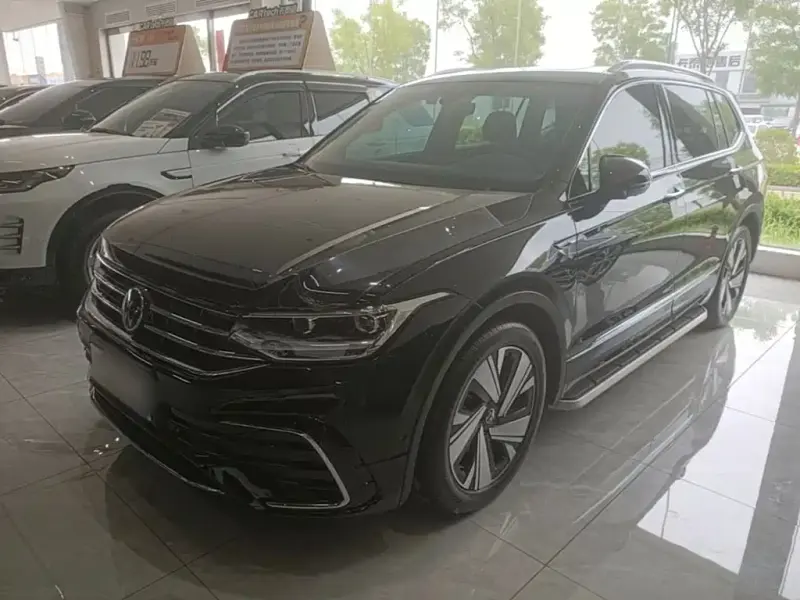 Volkswagen Tiguan L, 2023 — фото 1