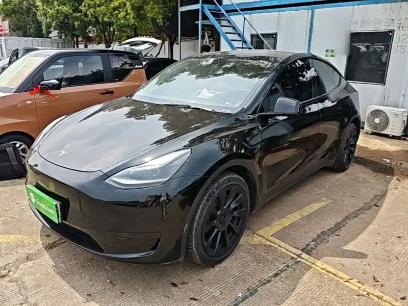 Tesla Model Y, 2023