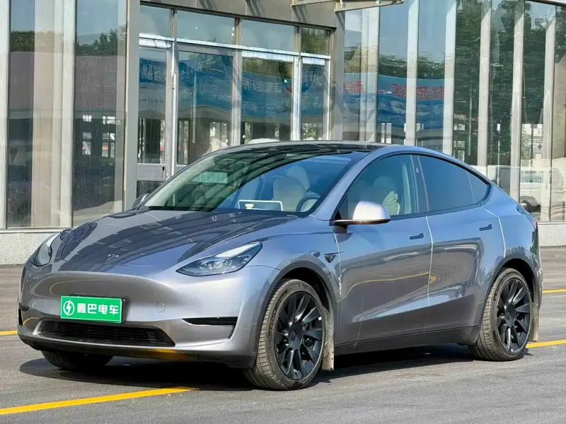 Tesla Model Y, 2024