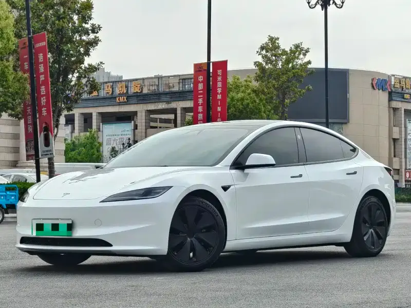 Tesla Model 3, 2024