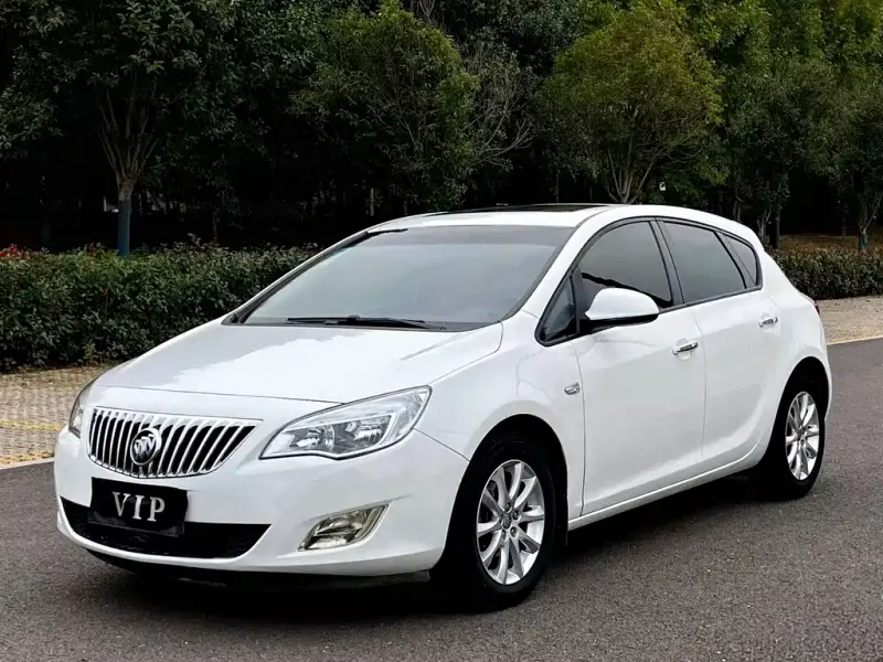 Buick Excelle, 2013 — фото 1