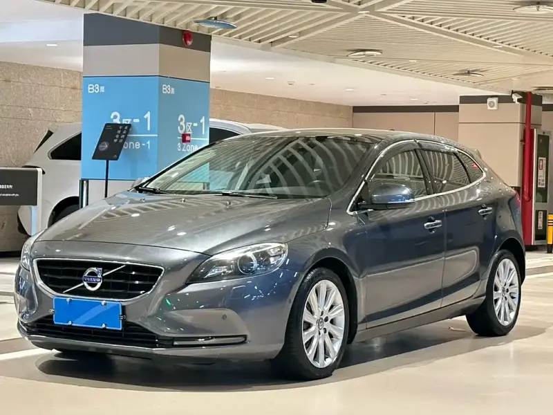 Volvo V40, 2014