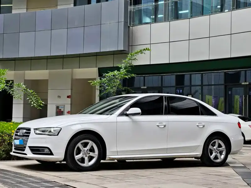 Audi A4L, 2012 — фото 1