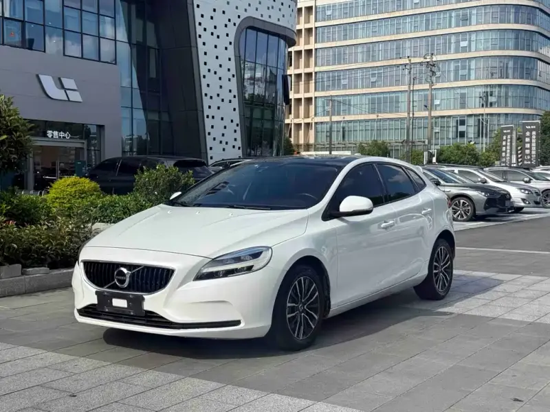 Volvo V40, 2018