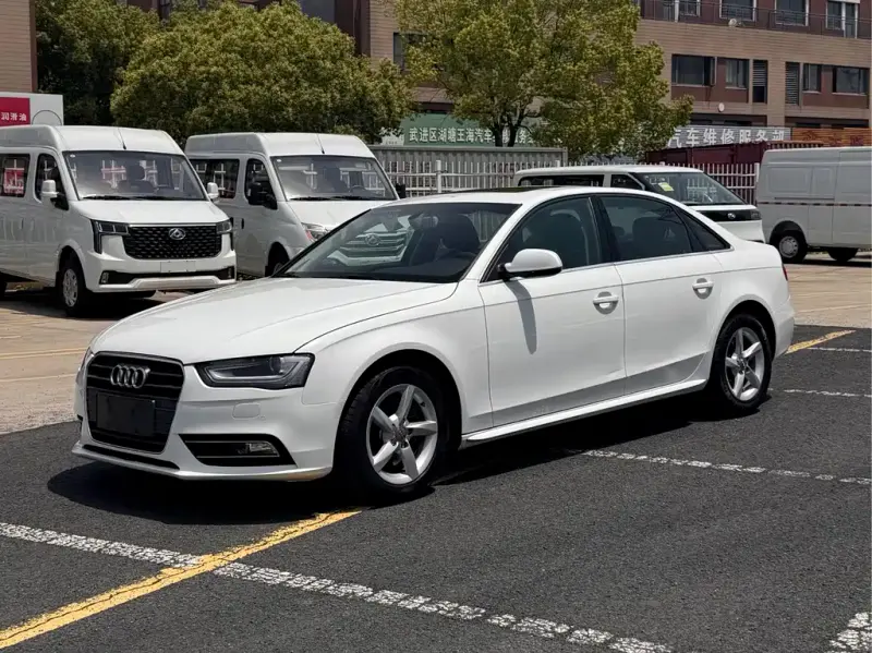 Audi A4L, 2013 — фото 1